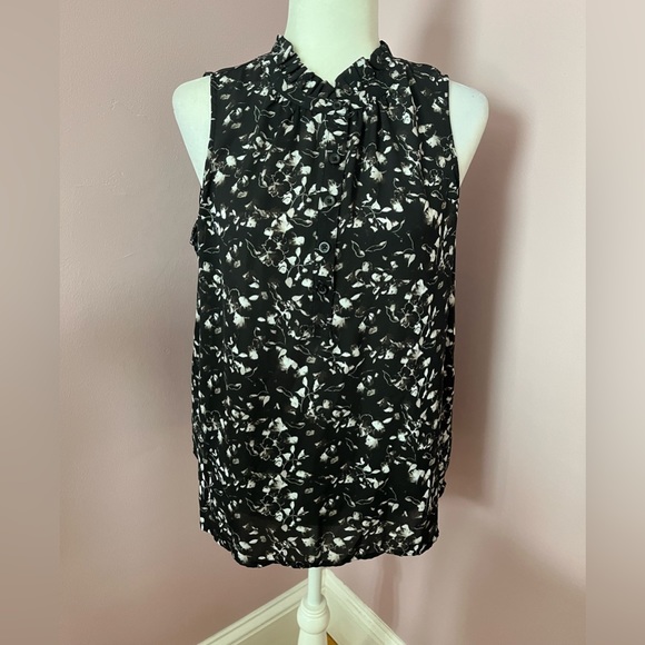 Dressy Sleeveless Blouse size M - Picture 6 of 10